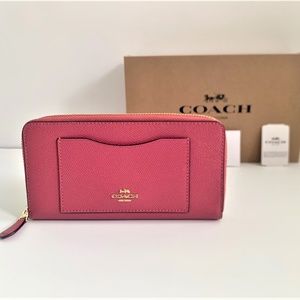 ✨NWT Coach Accordion Crossgrain Leather Wallet